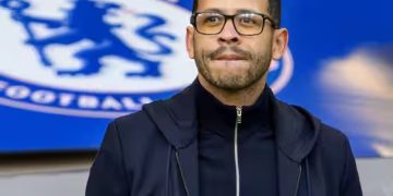 Chelsea demite técnico Liam Rosenior após sequência de derrotas