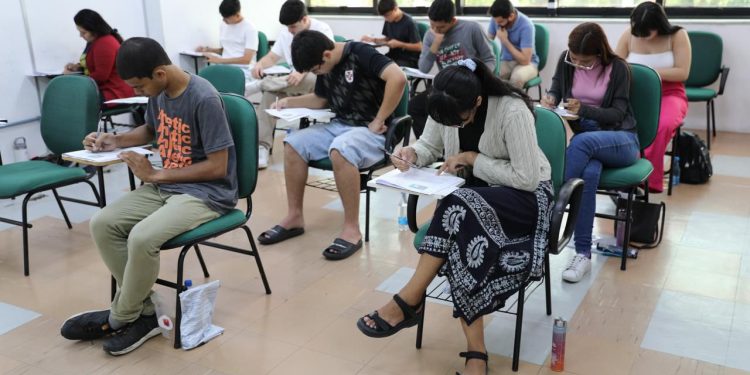 UEA abre 106 vagas remanescentes para o curso pré-vestibular AprovENS