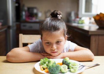 Pediatra explica como seletividade alimentar em crianças autistas é alerta