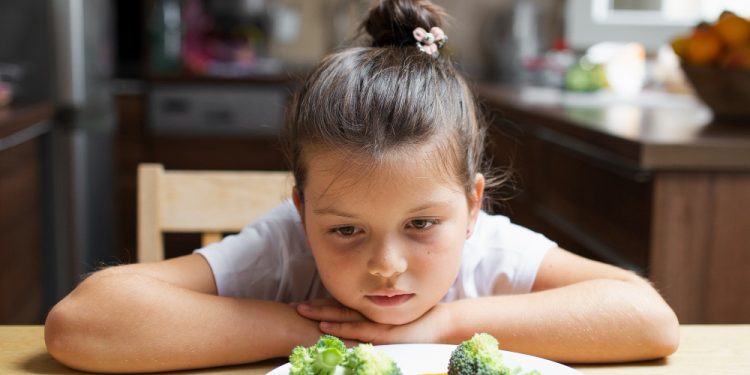 Pediatra explica como seletividade alimentar em crianças autistas é alerta