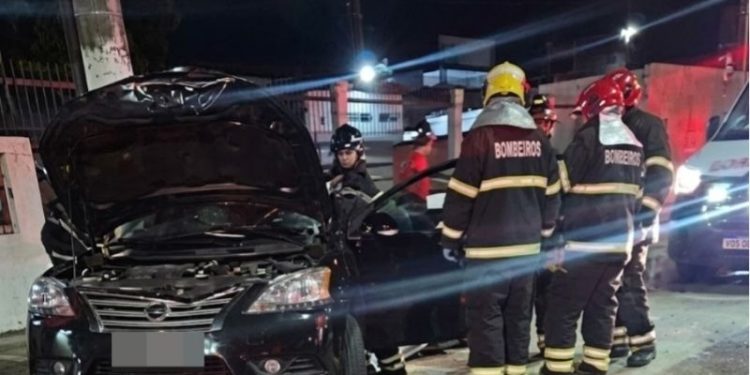 VÍDEO: motorista morre após carro bater em poste na zona norte de Manaus