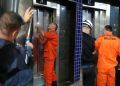 VÍDEO: adolescentes ficam presos em elevador de passarela em Manaus
