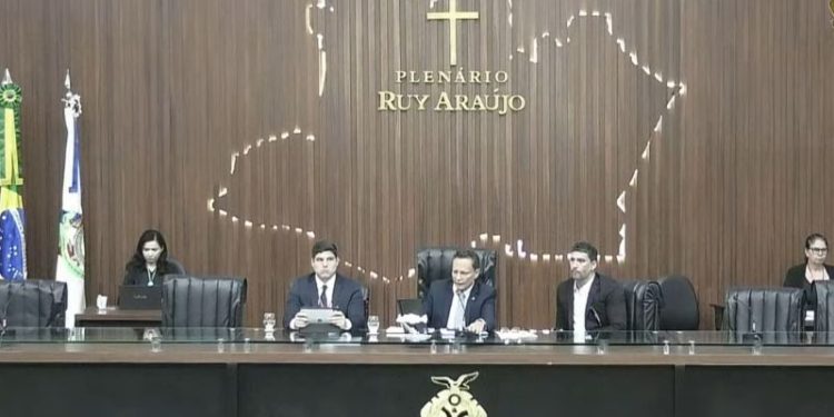 Sem data, eleição para governador tampão aguarda PGE na Aleam
