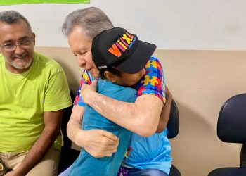 Arthur Virgílio destaca ações voltadas a pessoas com autismo durante Abril Azul