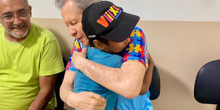 Arthur Virgílio destaca ações voltadas a pessoas com autismo durante Abril Azul