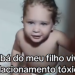 Criança não dá trégua à babá nem no banheiro e vídeo viraliza: “Oi, tia”