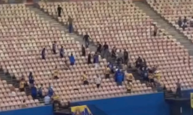 VÍDEO: torcedores do Paysandu invadem setor do Nacional e iniciam briga