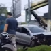 Carro colide com pilastra e afeta trânsito na Torquato Tapajós em Manaus; VEJA