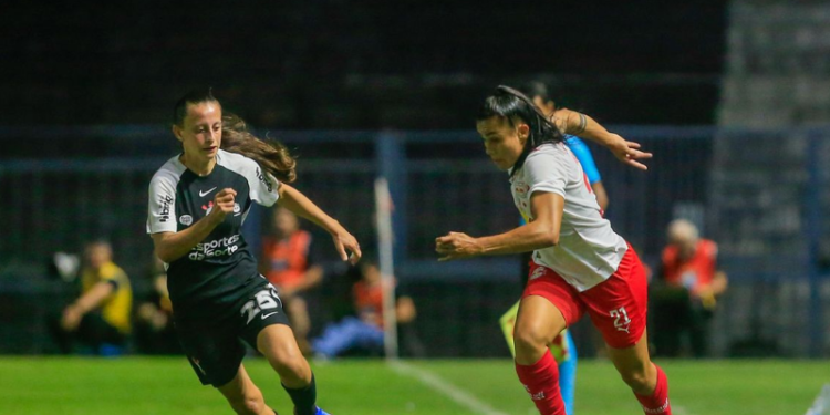 Corinthians goleia Bragantino e assume liderança do BR Feminino