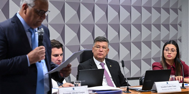 CPMI do INSS: indiciamentos de Lulinha e Flávio Bolsonaro pode afetar eleições