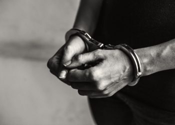 Jovem é preso por perseguir e tentar relação amorosa com a própria tia
