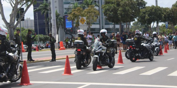 Exército promove ação gratuita com serviços e atrações na Ponta Negra