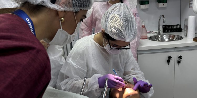 Ação social da ‘FametroMóvel’ oferece serviços gratuitos de saúde e cidadania