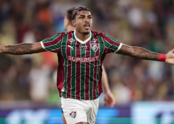 Fluminense busca liderança provisória do Brasileirão contra o Coritiba