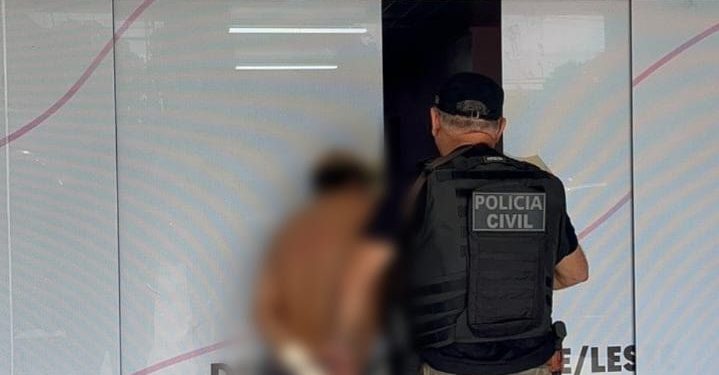 Sem aceitar fim de relacionamento, homem rouba celular da ex em Manaus