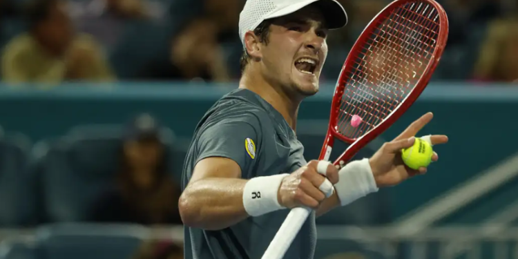 João Fonseca cai nas quartas de Mônaco para Zverev, número 3 do mundo