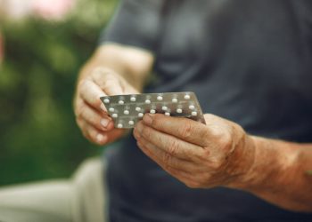 Comissão aprova alerta em rótulo sobre efeito de remédio em motoristas