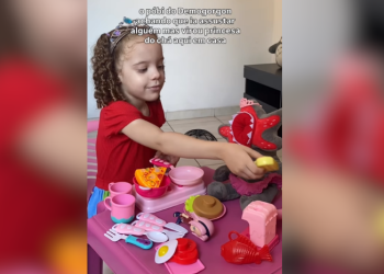 ‘Chá da tarde’ de criança viraliza com ‘Demogorgon’ de princesa; VEJA