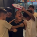 VÍDEO: após bullying, menino ganha chuteira nova e celebra com amigos