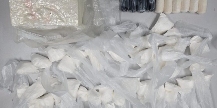 Laboratório de drogas e esquema de ‘mulas’ é descoberto no Vieiralves