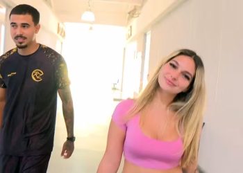 “Tô bonita?”: suspeita ironiza ao chegar à delegacia após operação no RJ