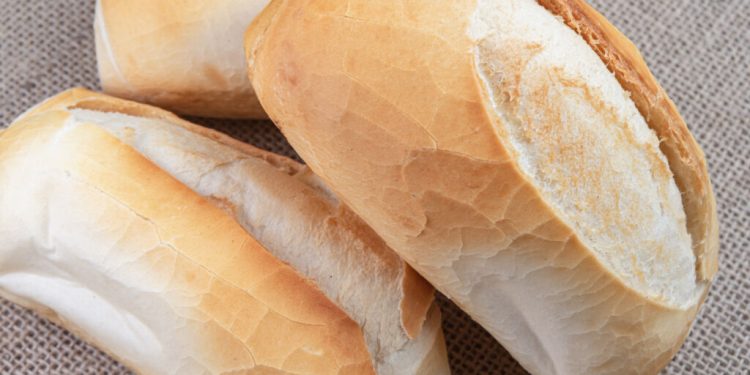 Estudo detecta compostos cancerígenos em pães e ultraprocessados