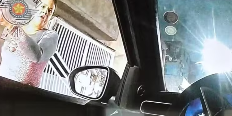 VÍDEO: morte de mulher é investigada; câmera corporal da PM registra tiro