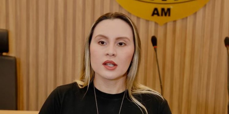 Mulher é presa por ameaça e injúria contra a própria sogra em Manaus