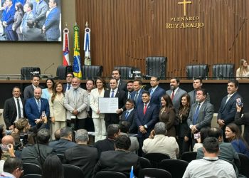 Em solenidade na Páscoa, Roberto Cidade assume o Governo do Amazonas