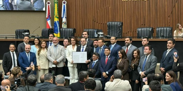 Em solenidade na Páscoa, Roberto Cidade assume o Governo do Amazonas