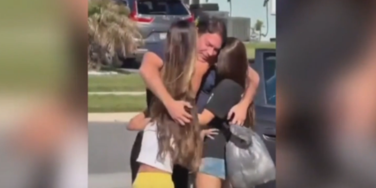 Mulher de Ramagem mostra chegada do ex-deputado em casa após prisão; VEJA