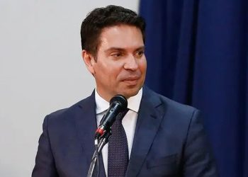 Prisão onde Ramagem está nos EUA tem 592 vagas, diálise e tribunais internos