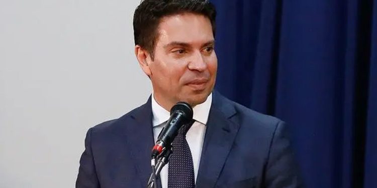 Prisão onde Ramagem está nos EUA tem 592 vagas, diálise e tribunais internos