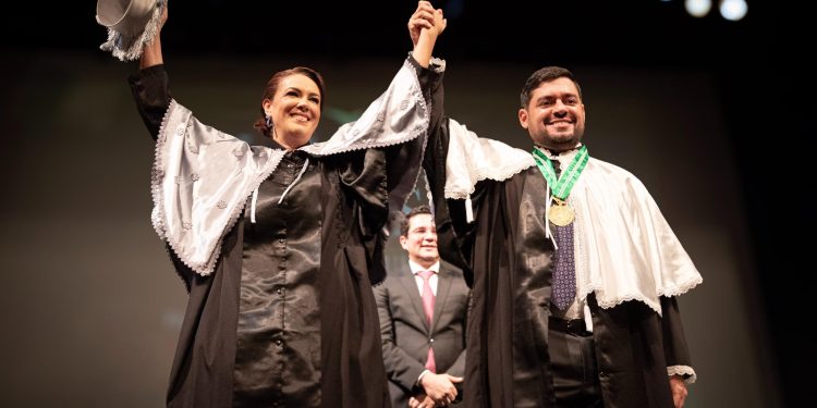 André Zogahib e Katia Couceiro tomam posse como reitor e vice-reitora da UEA