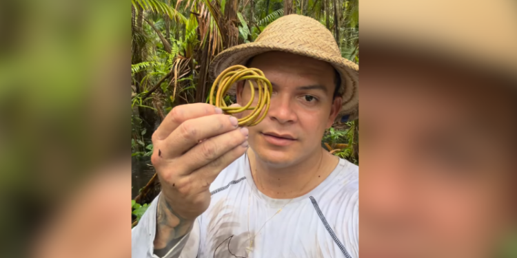 VÍDEO: influenciador ribeirinho ensina técnica para distrair o Curupira na mata