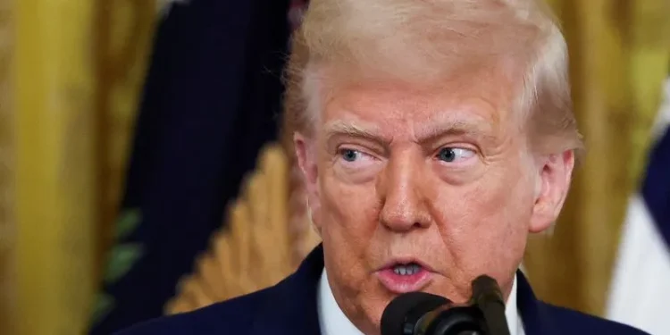 Trump alega ter resgatado piloto; Irã nega e mostra aeronaves abatidas