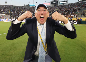 SAF do Botoafogo é colocada à venda em anúncio de jornal; Textor se manifesta