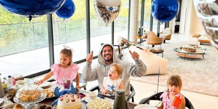 Zé Felipe comemora 28 anos ao lado dos filhos: “Sou grato a Deus por tudo”